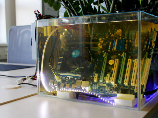 Linux aquarium PC by profiq